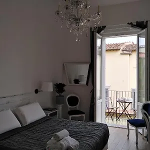 Alojamento de Acomodação e Pequeno-almoço In San Frediano, Florença